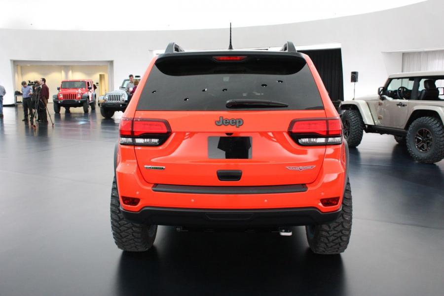  Jeep Grand Cherokee Trailhawk II Concept 2013 года  (фото 11 из 17)